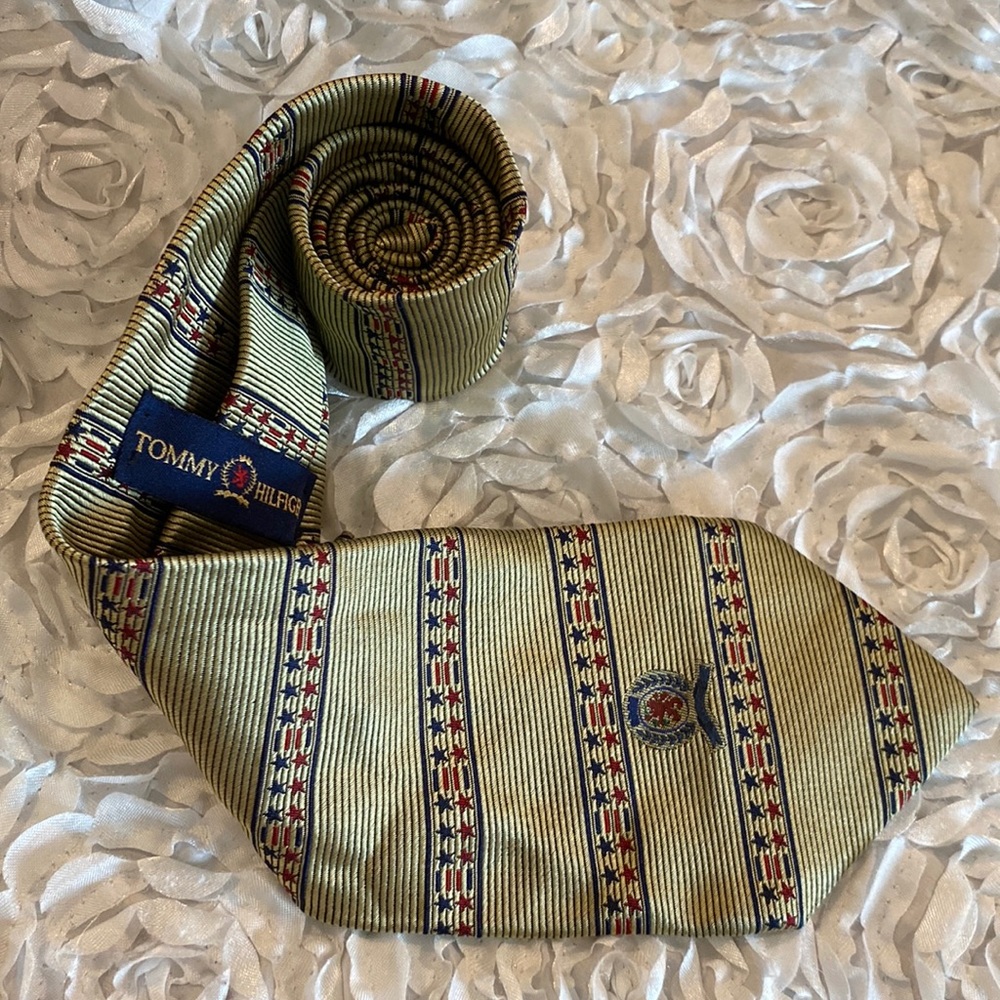New Tommy Hilfiger mens silk Star and striped tie